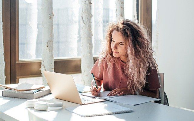 Cómo no abandonar los cursos online (después de comprar 47 en pandemia)